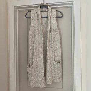 LOFT cream sleeveless cardigan/shrug